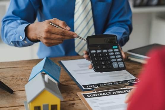 Quando vale a pena financiar um imóvel ou veículo?