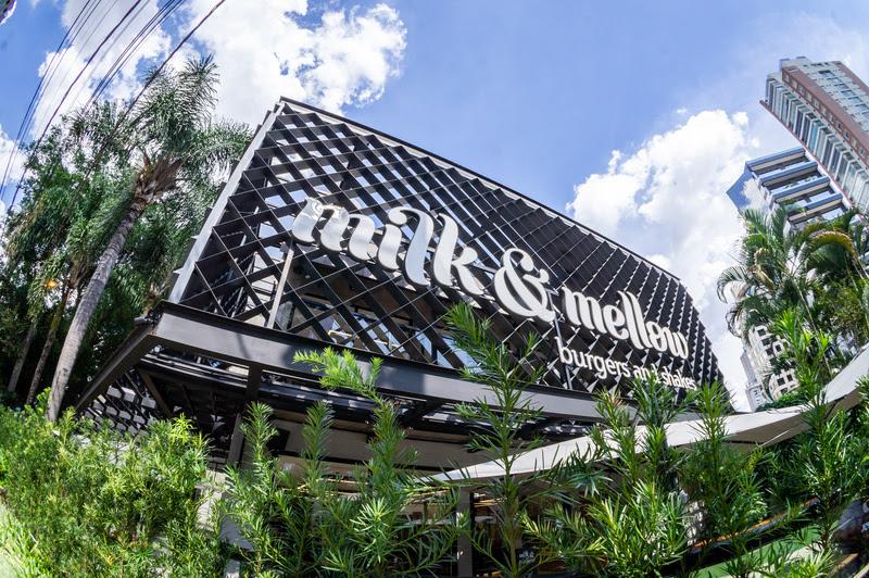 Hamburgueria paulistana fecha patrocínio com atletas paralímpicos do Campeonato Brasileiro de Natação