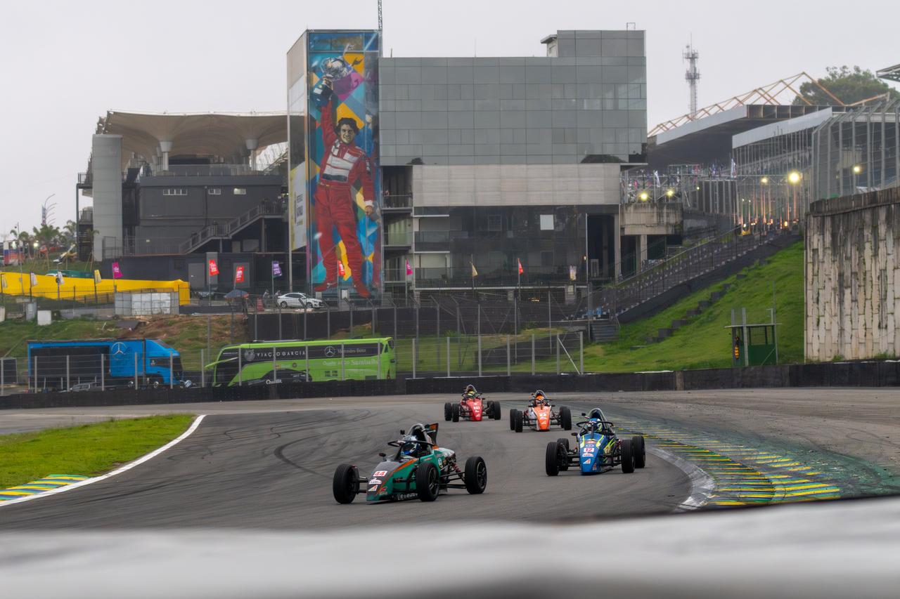 Interlagos encerra temporada da Fórmula Vee com finais emocionantes no Paulista