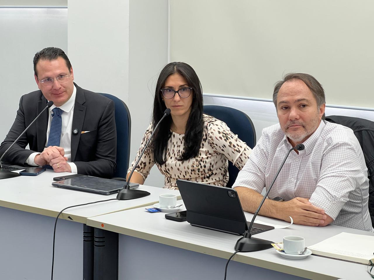 Após pedido de deputado, Sabesp aceita revisar contas de água do Vale do Paraíba; moradores suspeitam de aumento abusivo