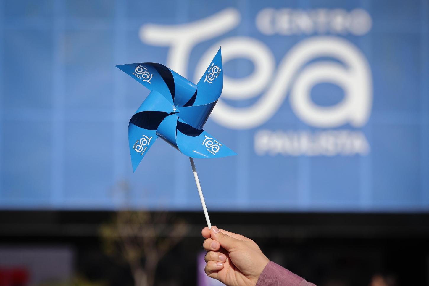Governo de São Paulo sanciona lei que autoriza fornecimento de protetores auriculares para estudantes com autismo na rede estadual