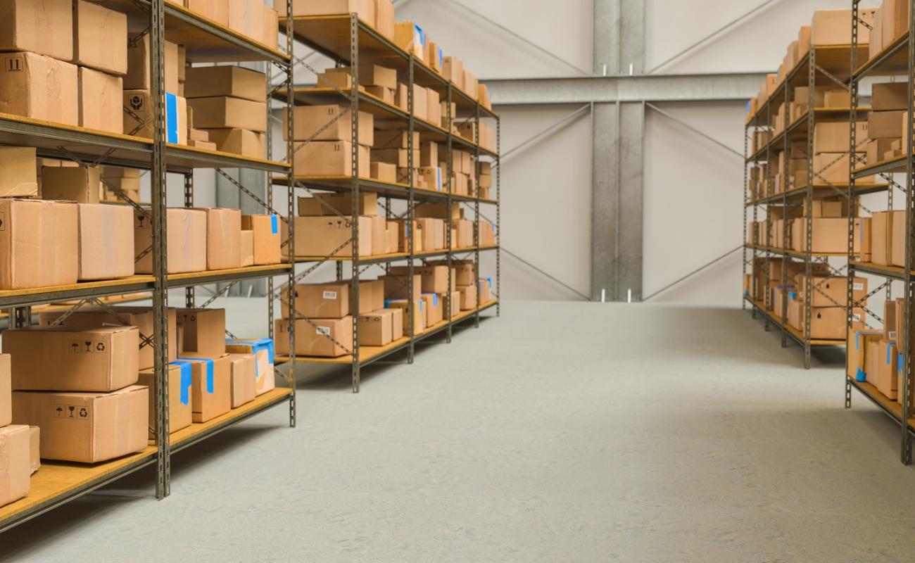 O estoque que empobrece empresas? Por que produto parado sufoca o caixa e aumenta o risco do negócio