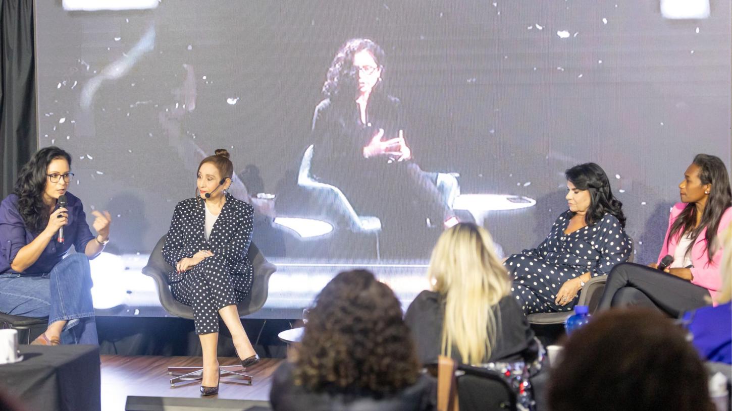 “Abaixo a mulher capacho” reúne comunicadoras, autoridades e artistas para debater empoderamento feminino
