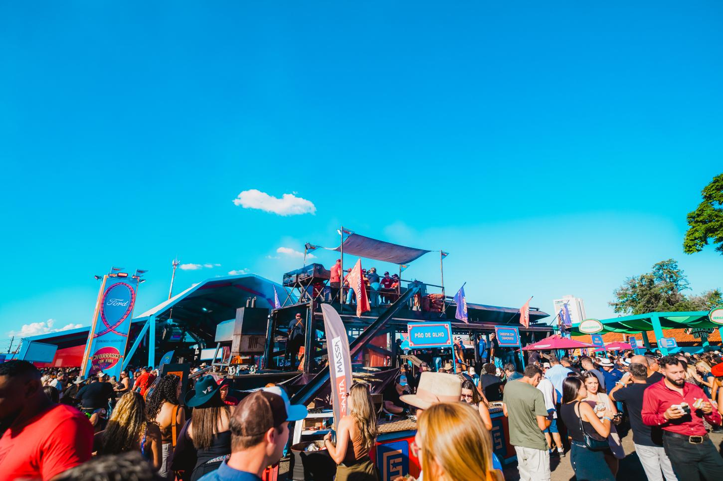 Churrasco On Fire, de Fernando e Sorocaba, tem delivery de churrasco por drones