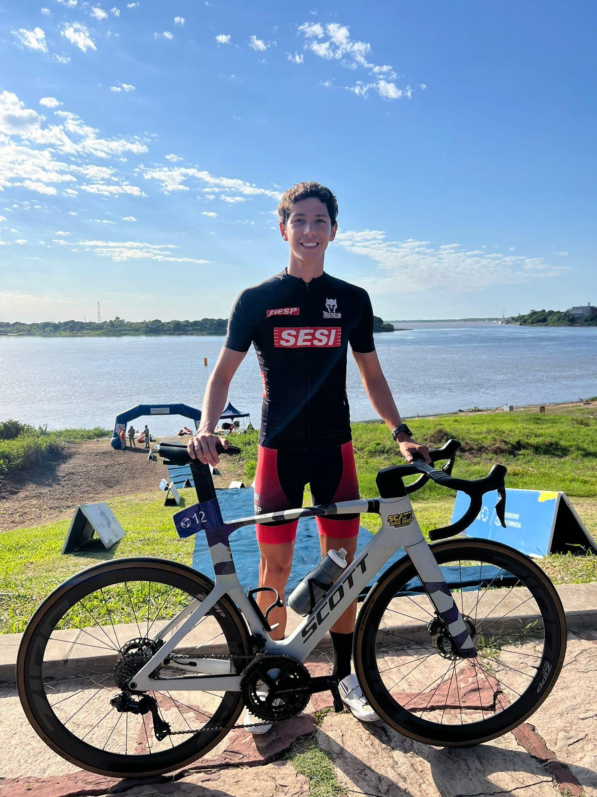 Luigi Vanzella disputa o Sesc Triathlon Caiobá, neste domingo (15), no Paraná