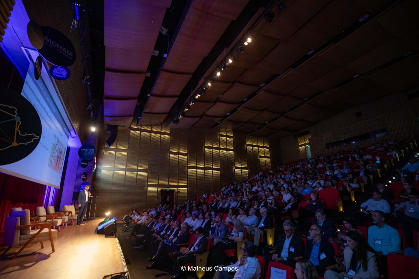 Pesquisa Plano de Voo 2026 da Amcham revela otimismo cauteloso na economia e no setor empresarial