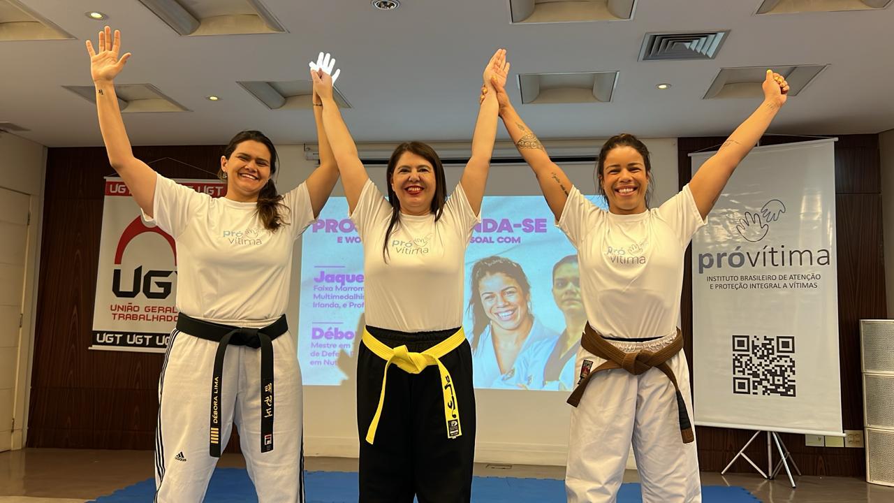 Projeto que ensina de graça defesa pessoal atende mais de 1.000 mulheres na Capital