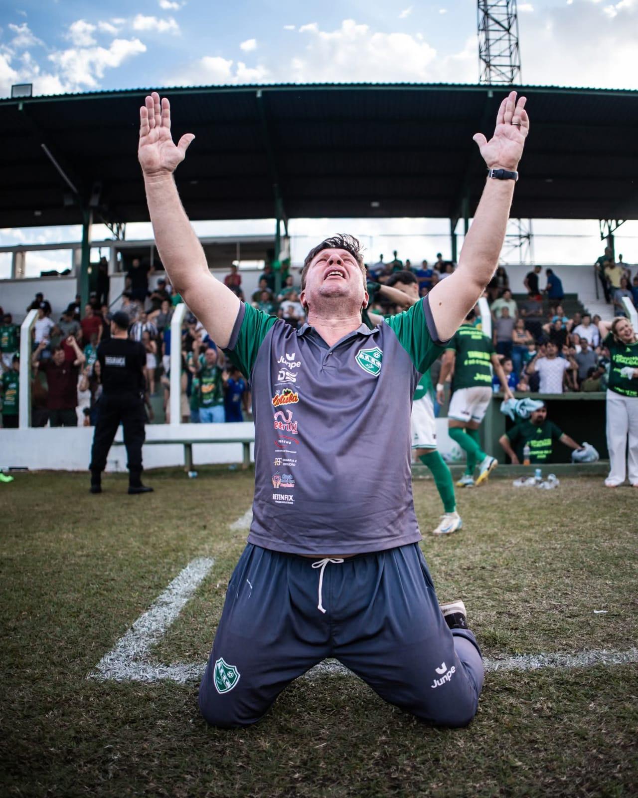 Como a educação ajudou um zelador de estádio a se tornar o melhor técnico do Paulista