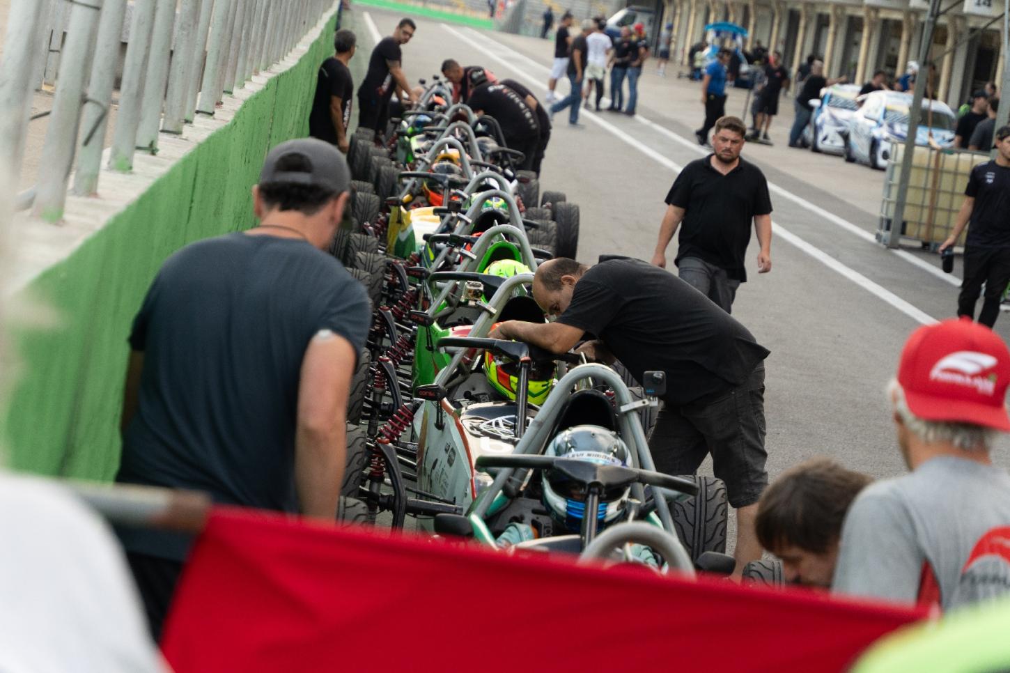 Grupo lança três novas marcas e amplia atuação no automobilismo com soluções de tecnologia, conteúdo e gestão de carreira