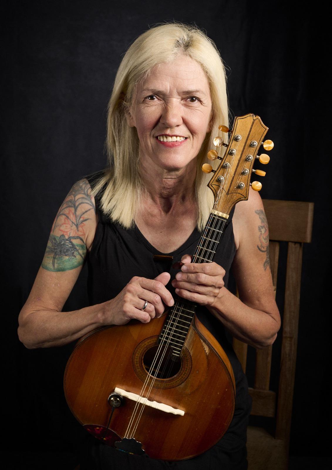 Itaú Cultural recebe Sintia Piccin e Jane do Bandolim em duas edições da Sonora Brasiliana de abril