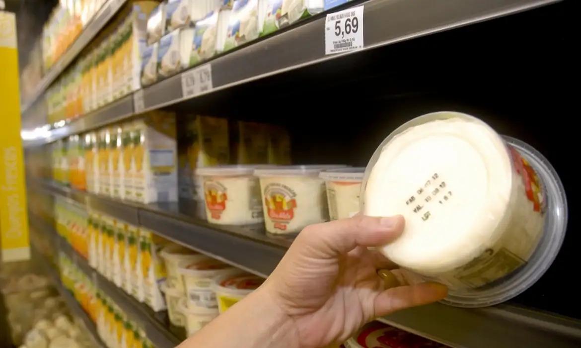 Supermercados paulistas mantêm geração de empregos e reforçam inclusão no mercado de trabalho