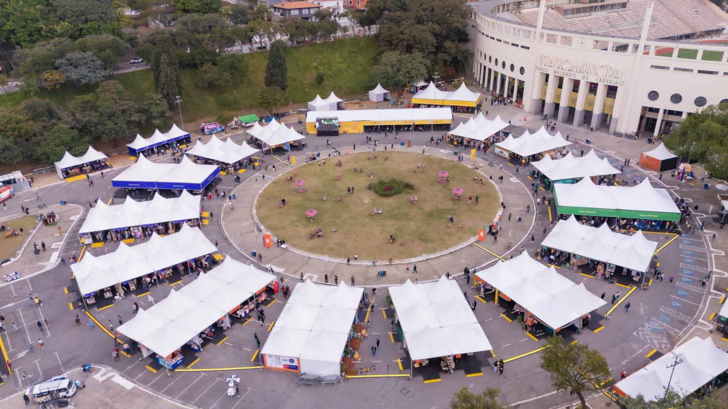 A Feira do Livro 2026 reúne mais de 100 autores em 200 atividades gratuitas