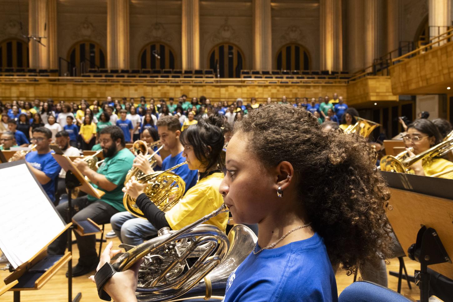 Concerto gratuito na Sala São Paulo reúne músicos da Orquestra Sinfônica Brasileira e alunos de projetos sociais