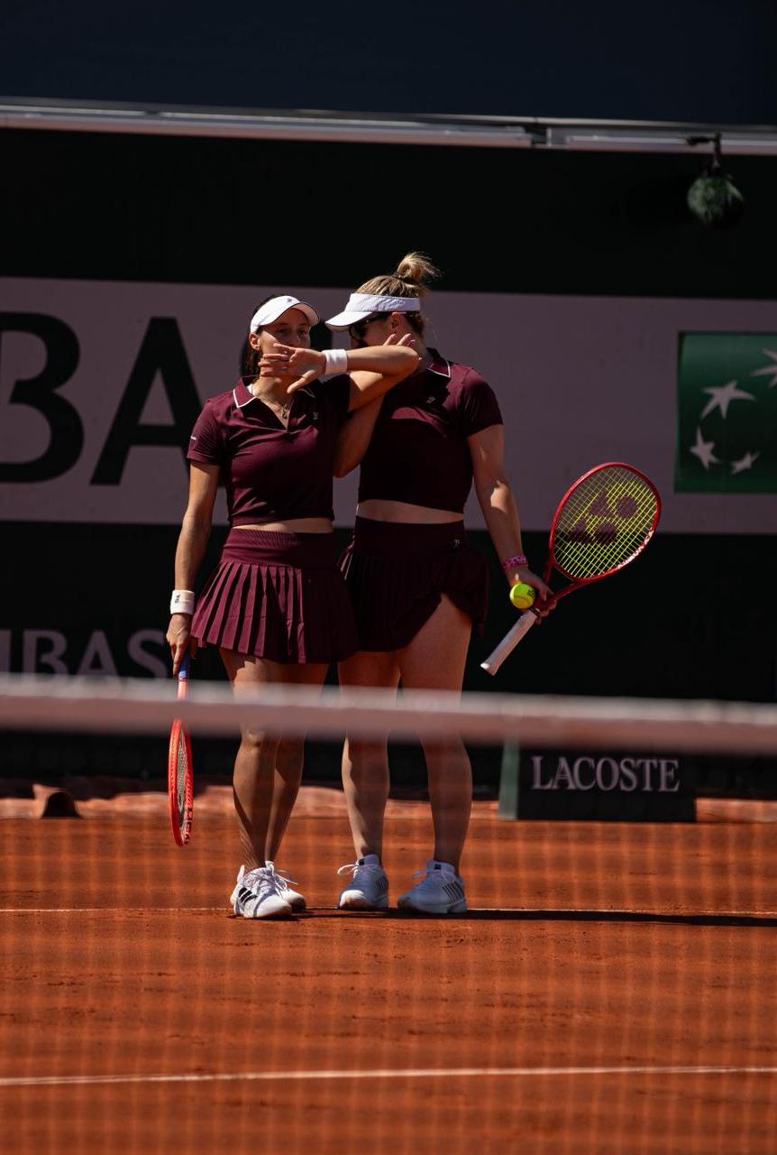 Luisa Stefani estreia com vitória arrasadora em Roland Garros