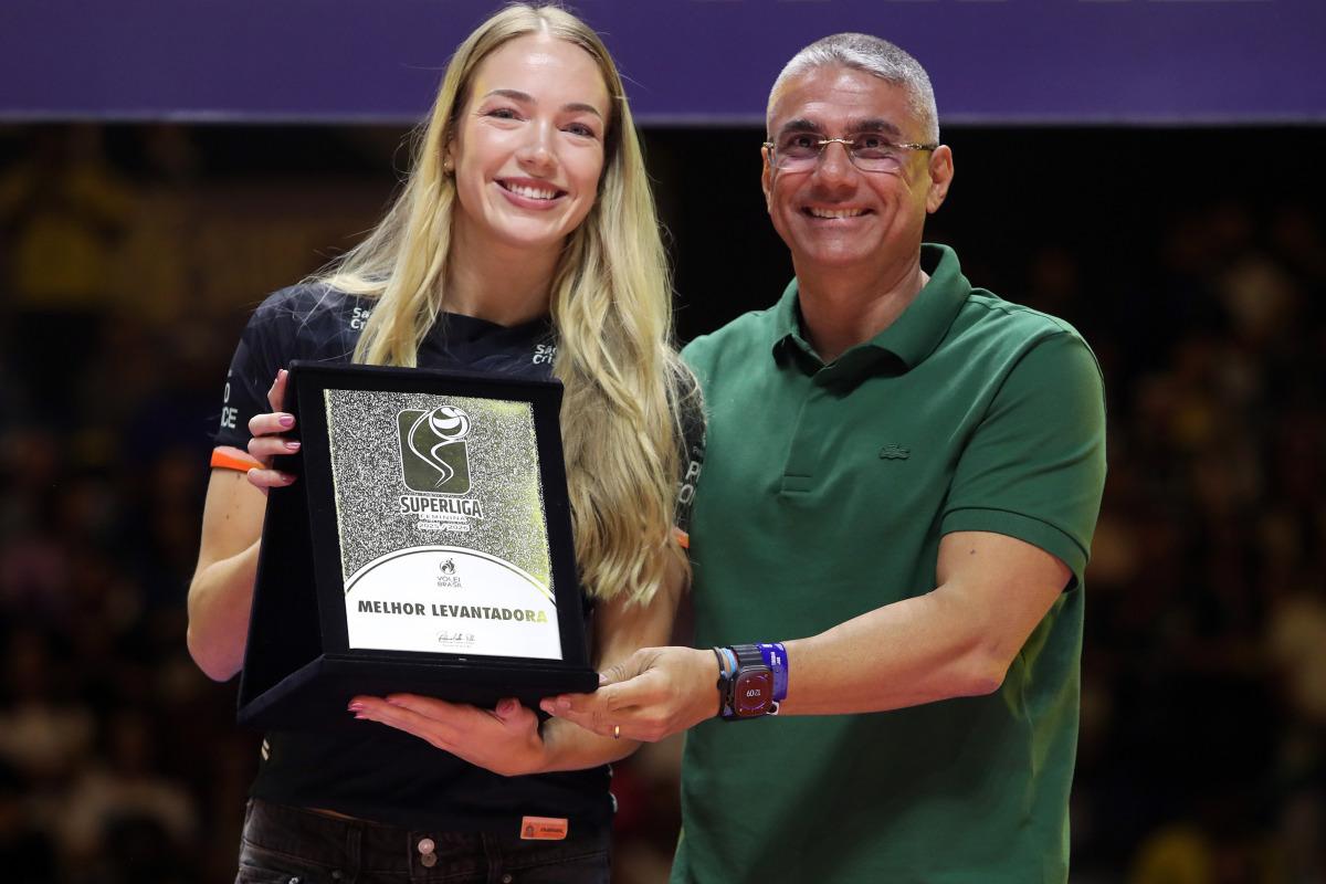 Melhor levantadora da Superliga Feminina, Jenna Gray agradece ao Osasco São Cristóvão Saúde