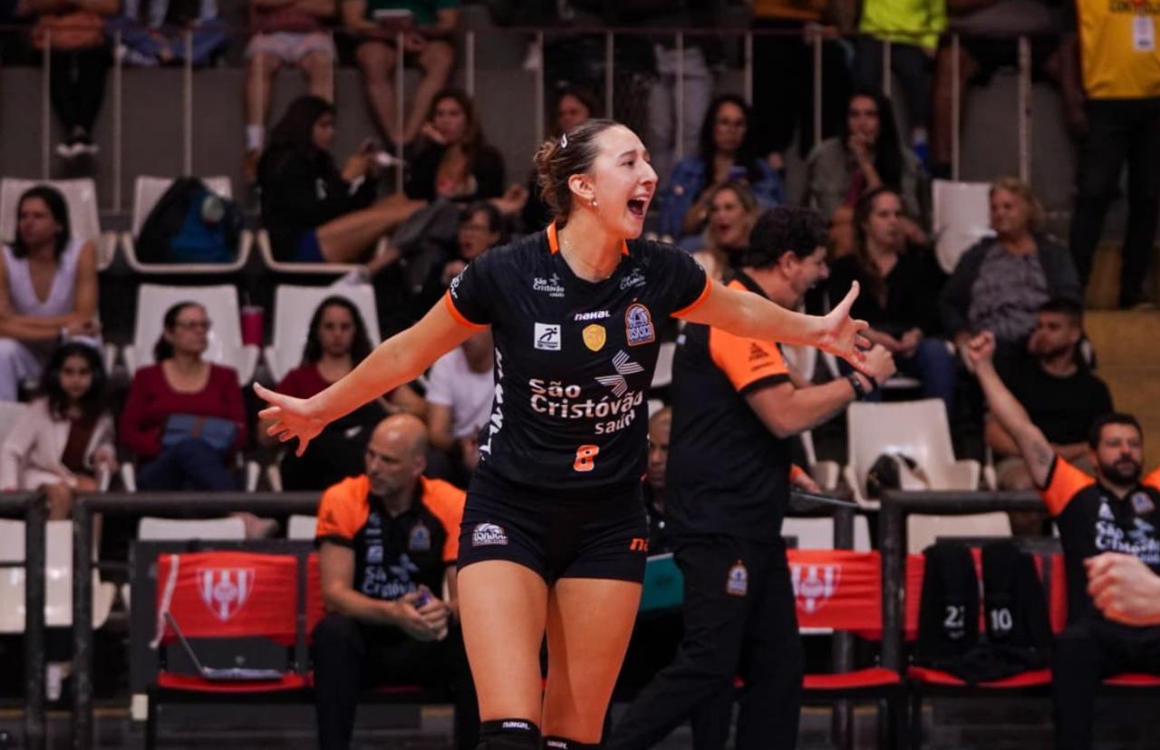 Melhor oposta da Superliga Feminina, Bianca Cugno espera voltar a jogar em Osasco