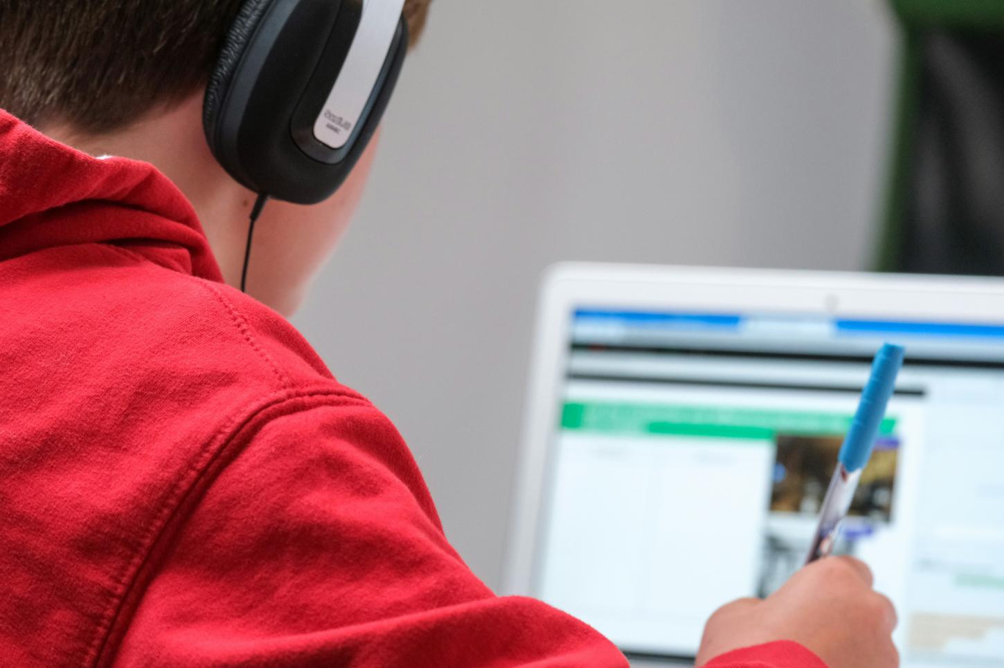 Plataforma lança cursos gratuitos e online para concurseiros