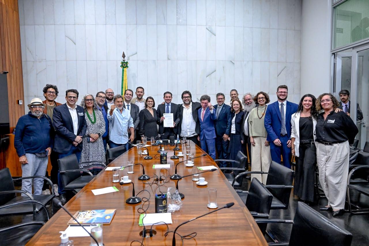 Atletas pelo Brasil participa de mobilização em Brasília pela aprovação da PEC que preserva incentivos estaduais e municipais ao esporte e à cultura