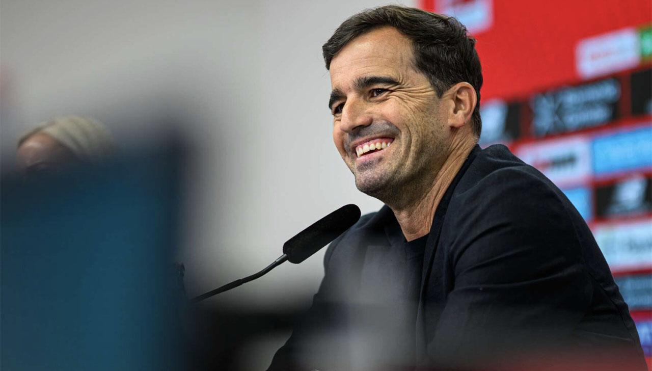 Bayer 04 Leverkusen apresenta Carles Martínez Novell como novo treinador