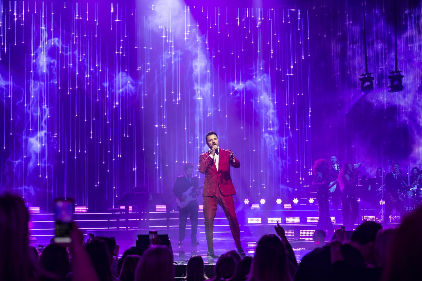 Maurício Manieri celebra o Dia dos Namorados em show especial nesta quinta (11) na Vibra
