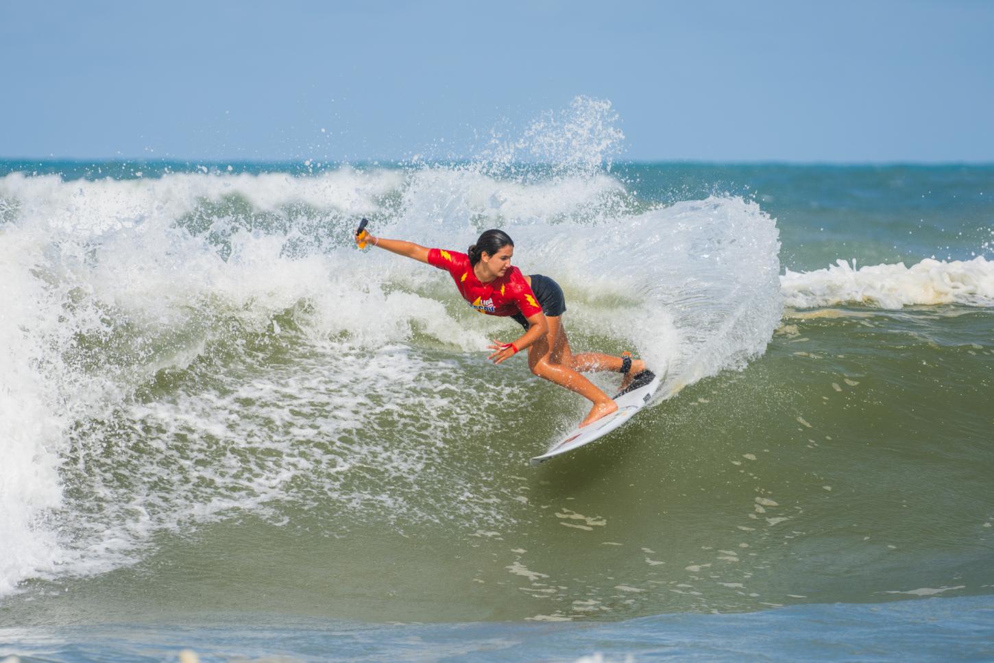 Sophia Medina vive a melhor fase da carreira no surfe