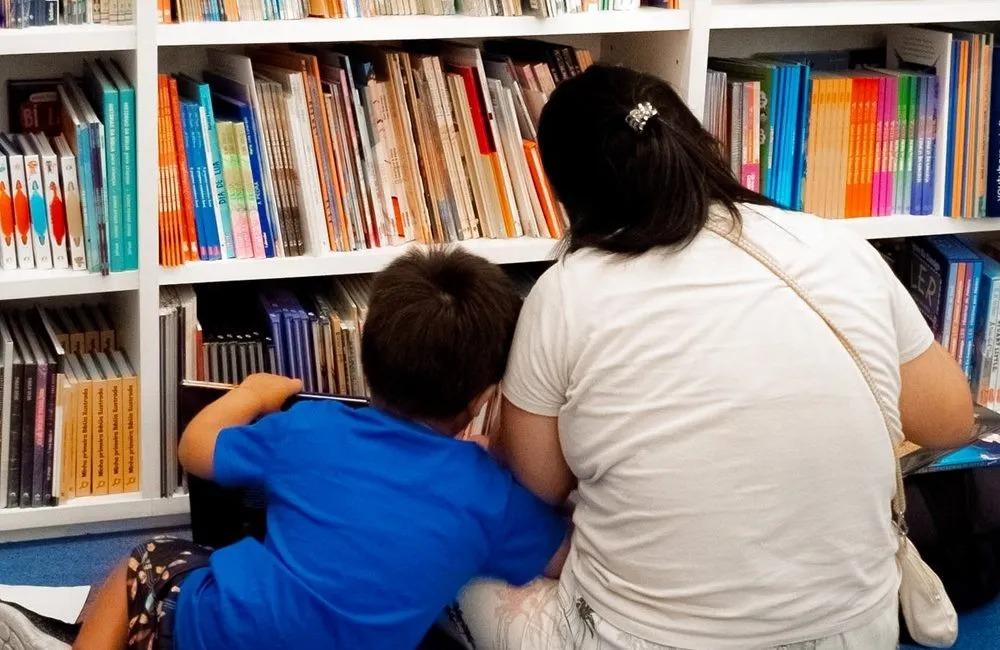 Férias em shopping paulistano reúne diferentes histórias da literatura infantojuvenil em A Hora do Conto 