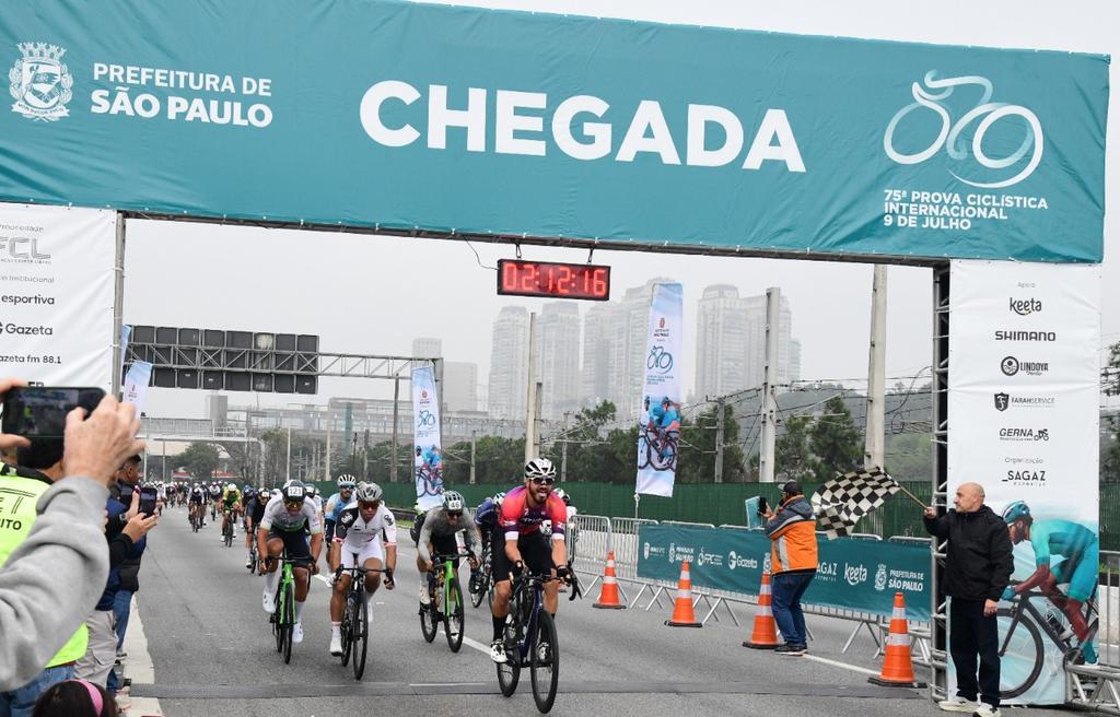 Kácio Freitas e Thayná Araujo, campeões da 75ª Prova Ciclística 9 de Julho