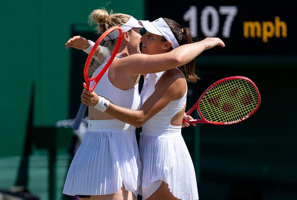 Luisa Stefani vai à semifinal pela primeira vez em Wimbledon e se garante no top 5