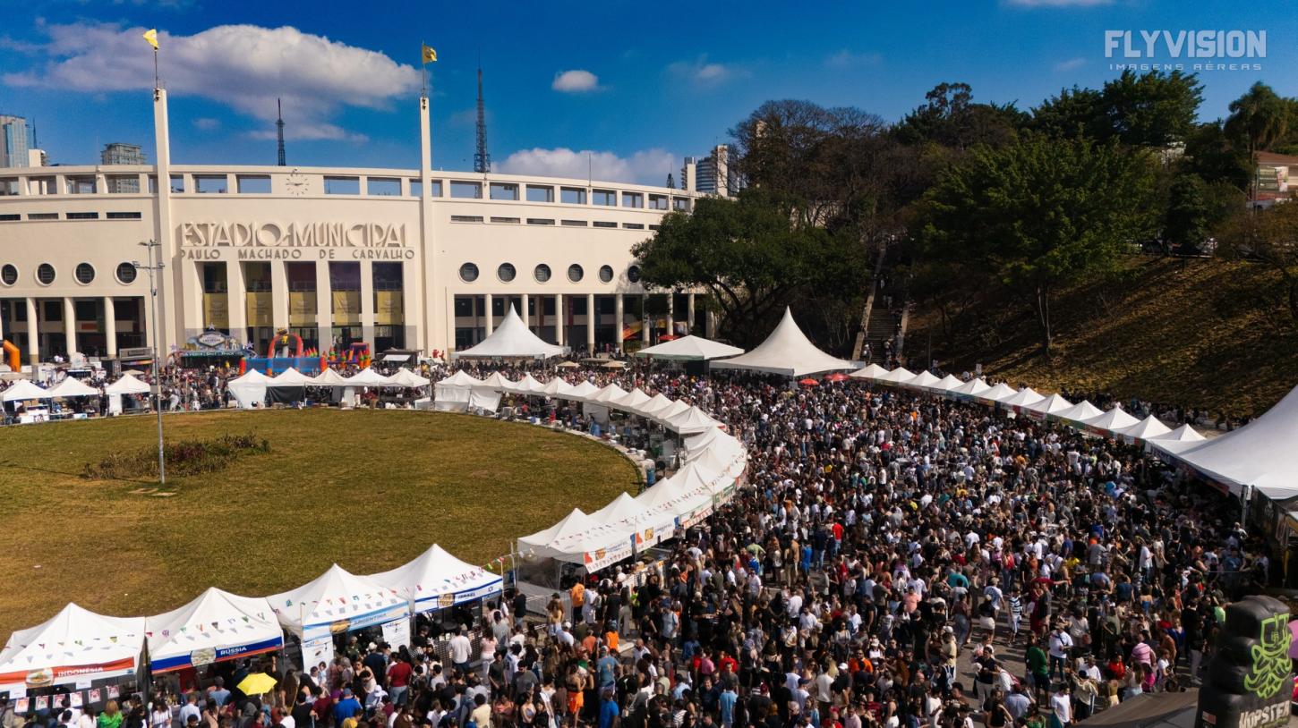 Praça Charles Miller recebe festival gratuito com gastronomia e cultura de 60 países