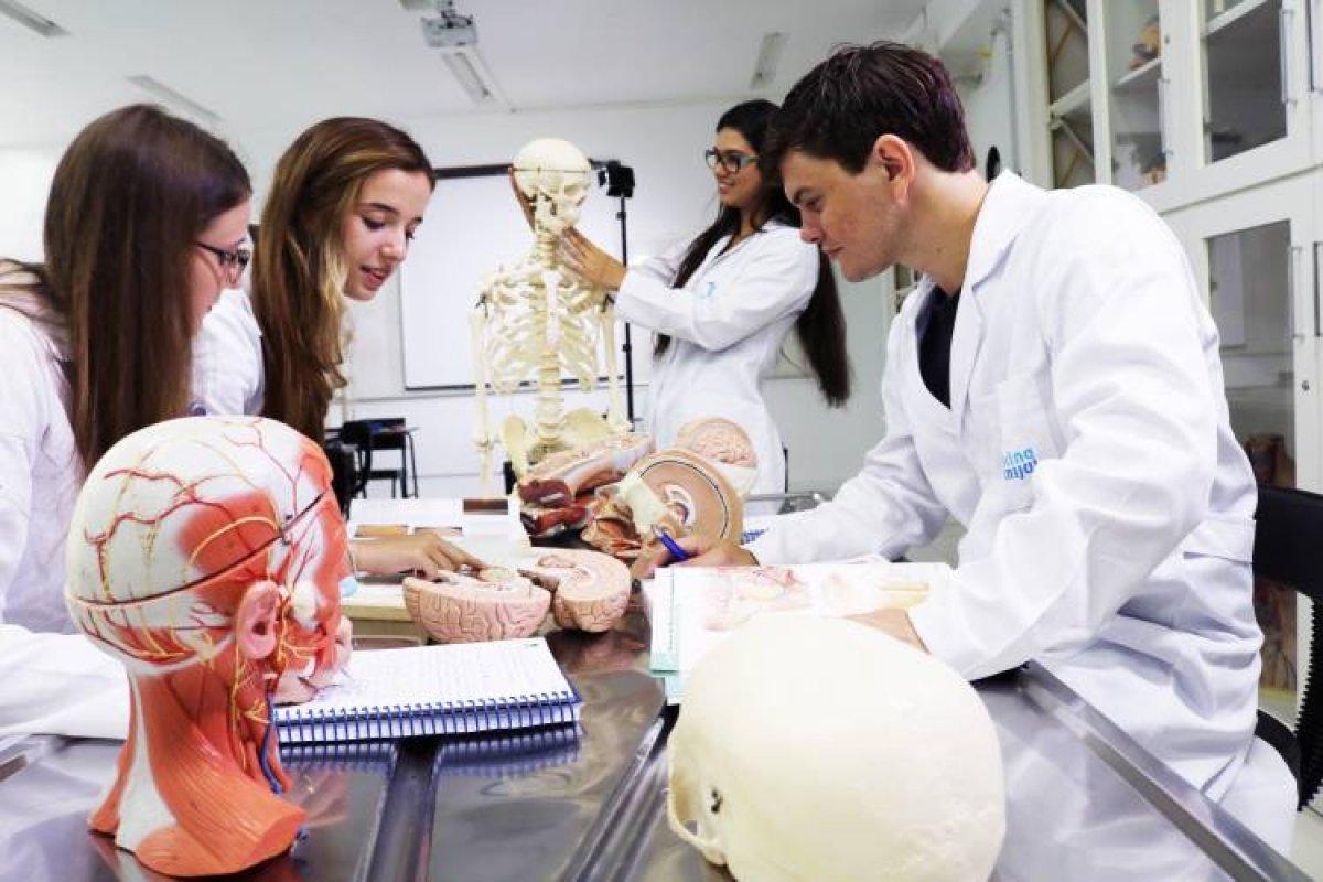 Associação Médica Brasileira cobra rigor na formação médica