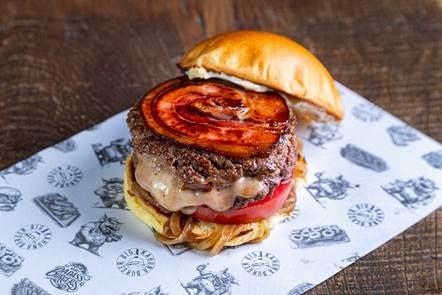 Bacon Day é sugestão para quem gosta da iguaria junto com um ótimo hamburger