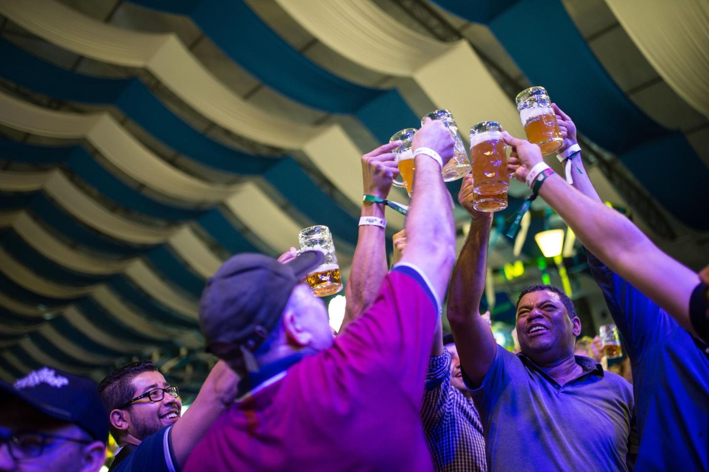 São Paulo Oktoberfest traz tributos a ícones do rock no Ibirapuera