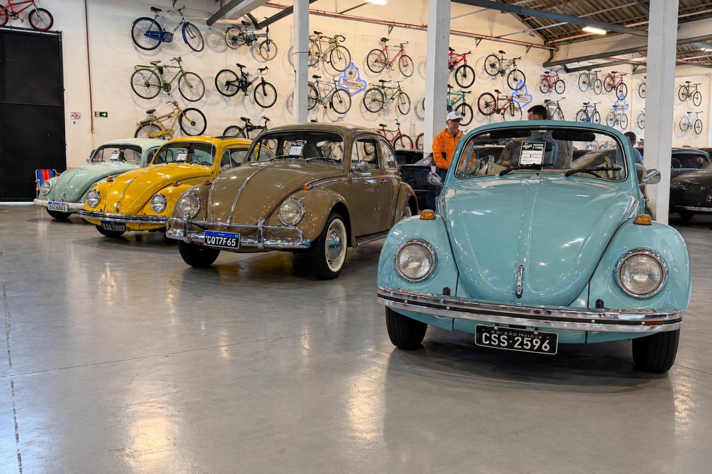Com entrada franca, Mooca recebe encontro de compra e troca de carros antigos e motos clássicas que resgata tradição dos anos 70 e 80