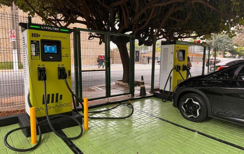 Hotel na Zona Sul Paulistana instala estações de recarga para carros elétricos e híbridos abertas a hóspedes e ao público passante