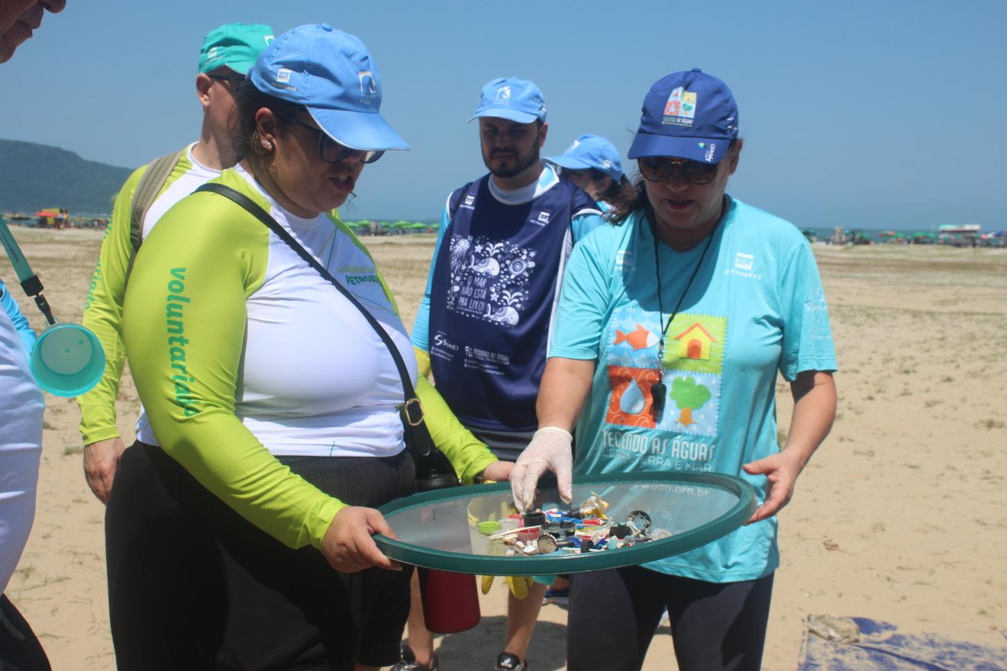 Projeto retira mais de 18 toneladas de resíduos do litoral