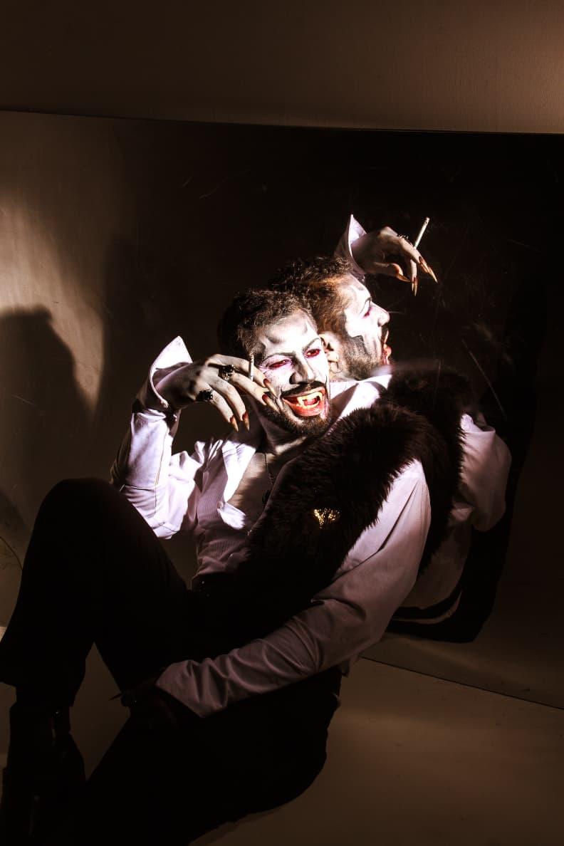 Releitura de Drácula estreia no Centro e leva questões atuais sensíveis ao palco