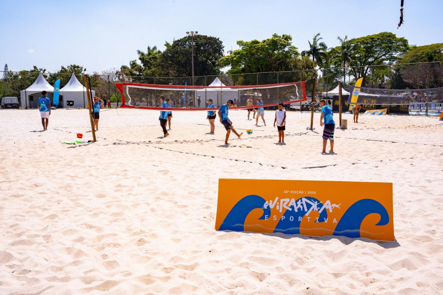 Virada Esportiva 2026 leva esportes de areia e lazer gratuito para toda a família em centros esportivos da Capital