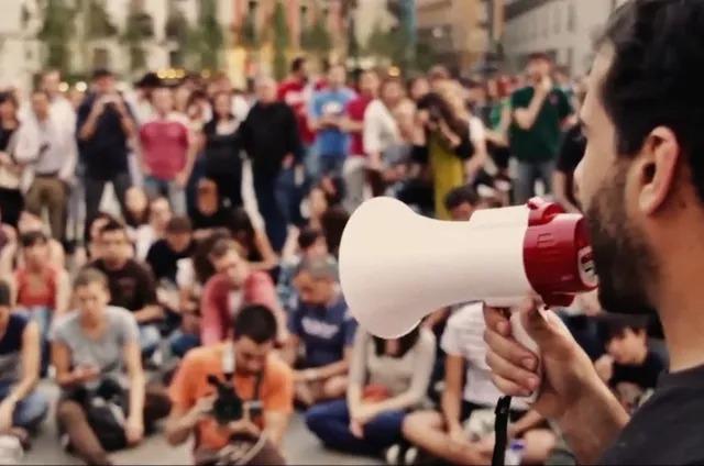 Democracia, eleições e reta final de revisão para o ENEM