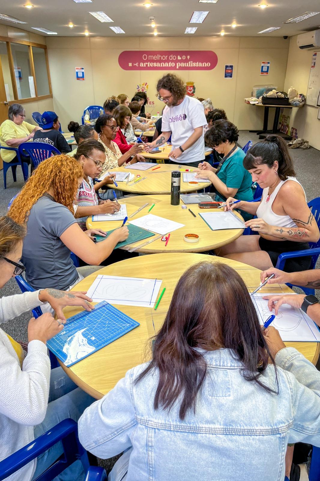 Estamparia gratuita abre novas possibilidades para pequenos negócios liderados por mulheres