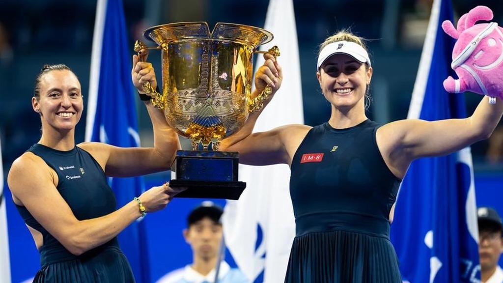 MAIS UM NA CONTA! Luisa Stefani e Dabrowski brilham e conquistam o título em Pequim