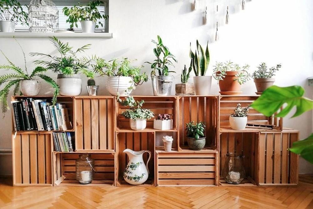Móveis restaurados e madeira de demolição unem estilo e sustentabilidade na decoração