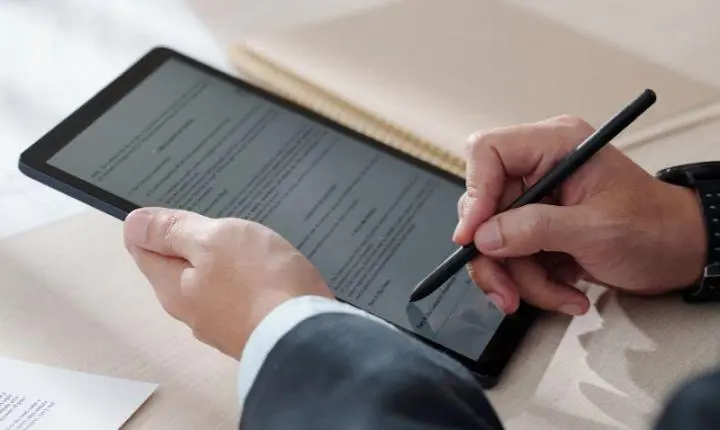 Assinei um contrato com multa e juros abusivos: a Justiça está do meu lado?