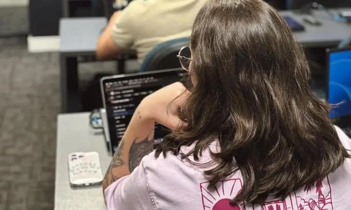 Avanço da inteligência artificial impulsiona profissões em alta e exige mais qualificação  