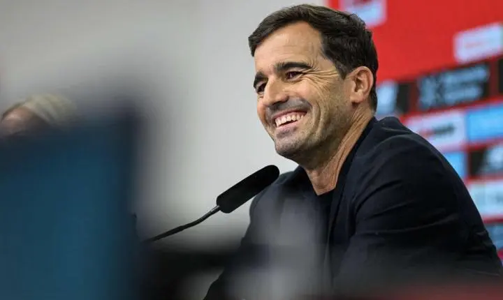 Bayer 04 Leverkusen apresenta Carles Martínez Novell como novo treinador