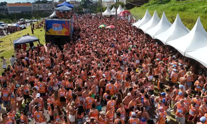 Bloco Vô Jajá transforma estreia do Brasil na Copa em grande carnaval fora de época em Campinas