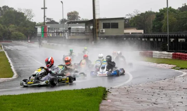 Chuva desafia pilotos na 8ª etapa do Campeonato San Marino