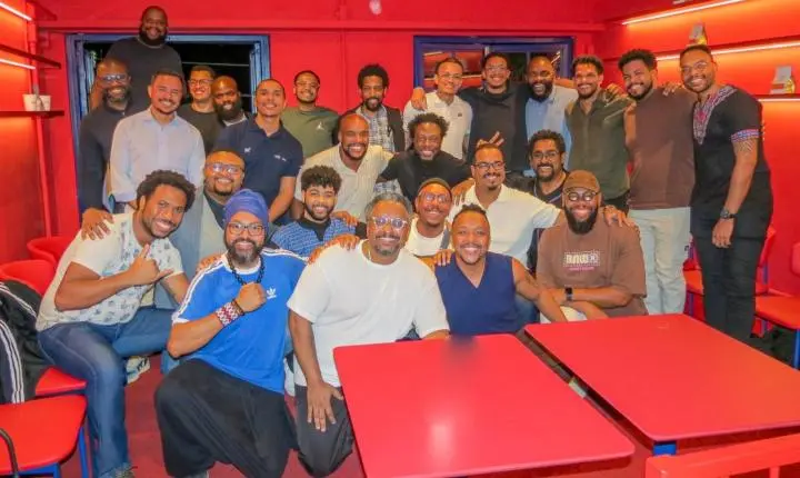 Coletivo criado por homens de origem africana transforma encontros em espaço de acolhimento, saúde mental e conexão na Capital