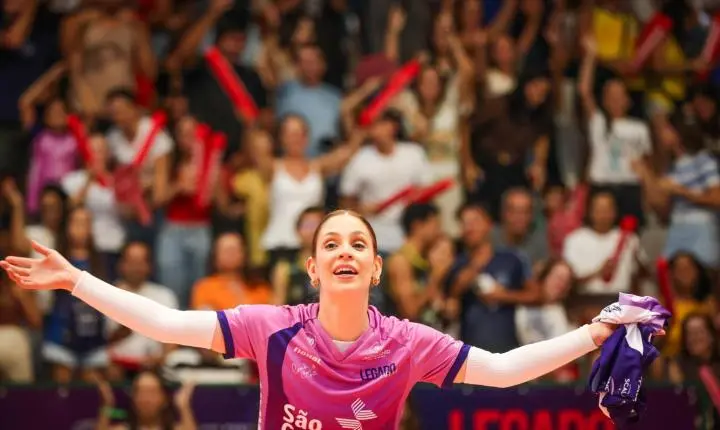 Com show de irreverência e amizade, Camila Brait se despede das quadras