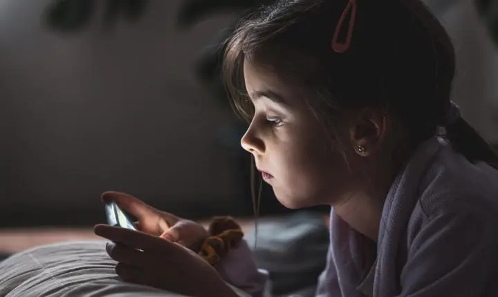 Excesso de jogos digitais pode impactar funções cognitivas e socioemocionais das crianças