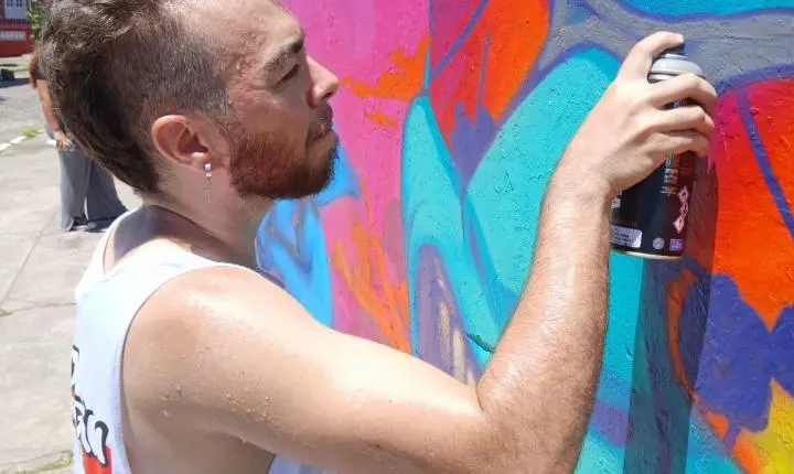 Graffiti #PraCegoVer avança na transformação da arte urbana em experiência tátil 